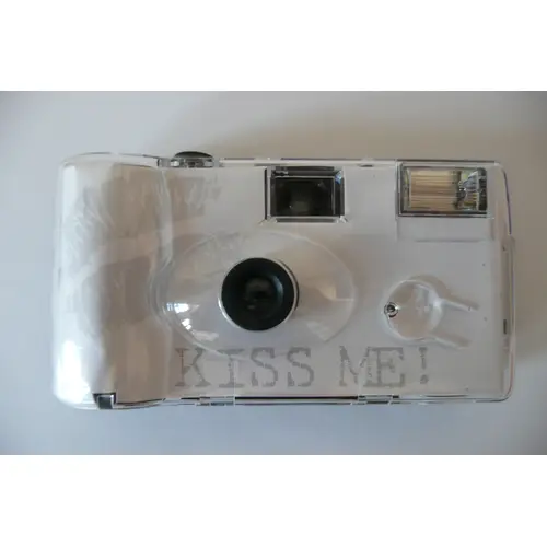 Nedwidek Einwegkamera KISS ME weiß, mit Blitz, 27 Aufnahmen, ISO 400